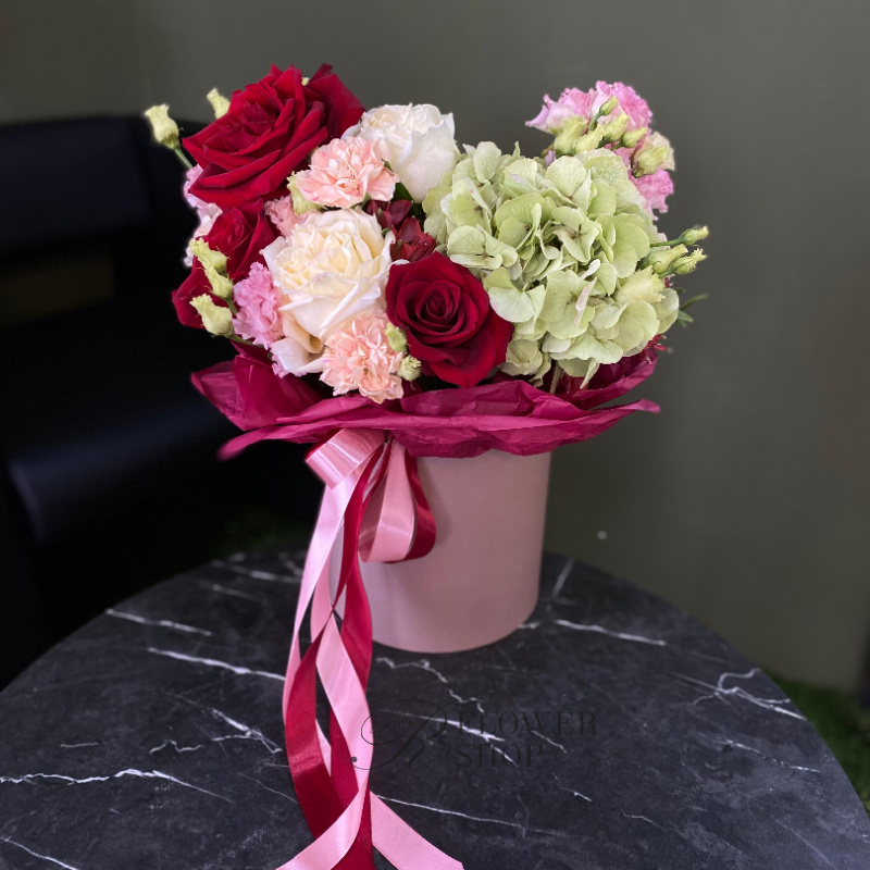 Цветы в шляпной коробке &laquo;Поцелуй солнца&raquo;