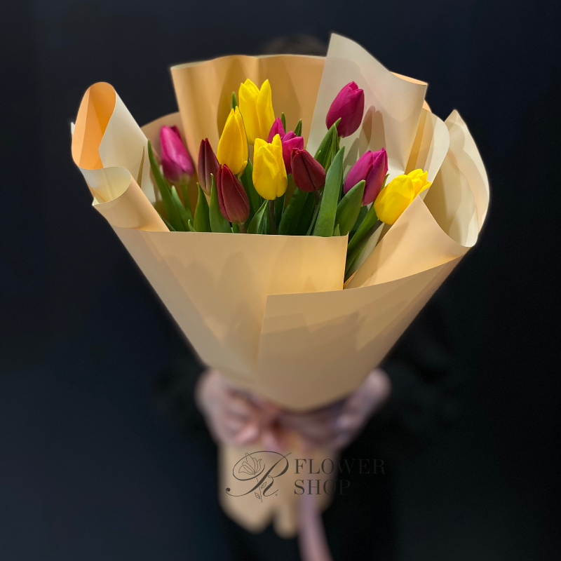 11 тюльпанов в оформлении